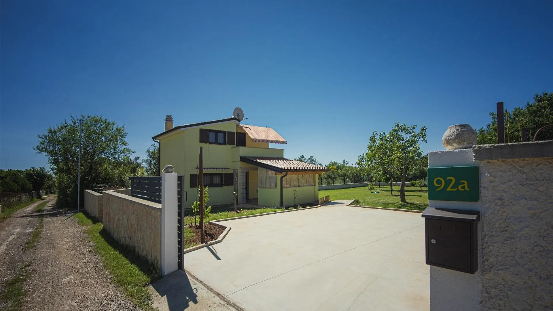 Family Friendly House With A Parking Space Pula - 22738 0*,  クロアチア
